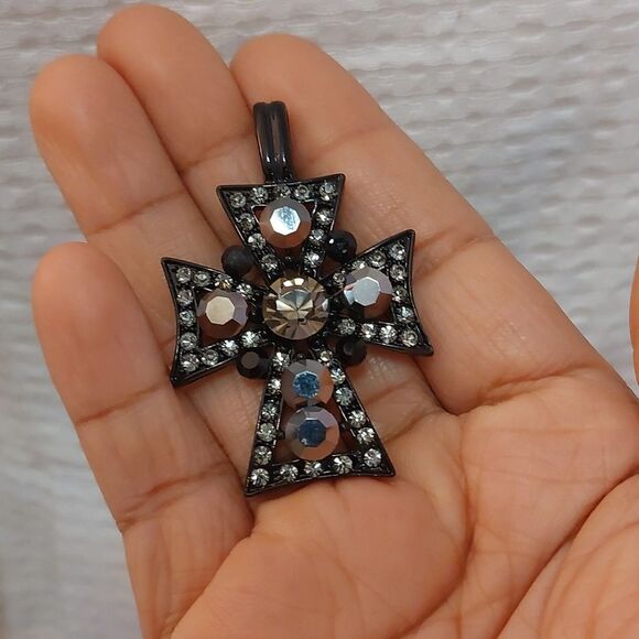 Art Deco Gothic Cross Rhinestone Embellished Gunmetal Pendant - Picture 1 of 5